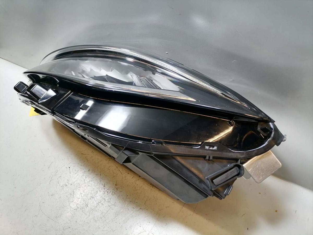 VW Passat B9 original Scheinwerfer links LED Bj.2024